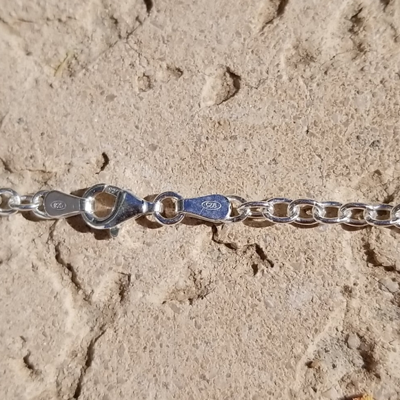 Sterling Silver Initial Q necklace - Picture 4 of 5